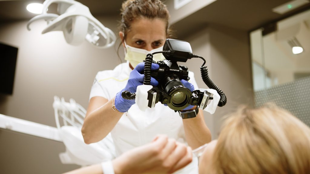 Fotografia dental para planificar y evaluar la colocación de carillas en Manresa