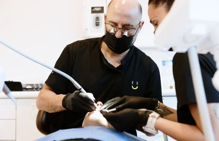 Implantes Dentales en la Rehabilitación Completa